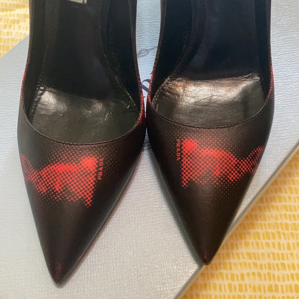 Prada pumps - Picture 4 of 6